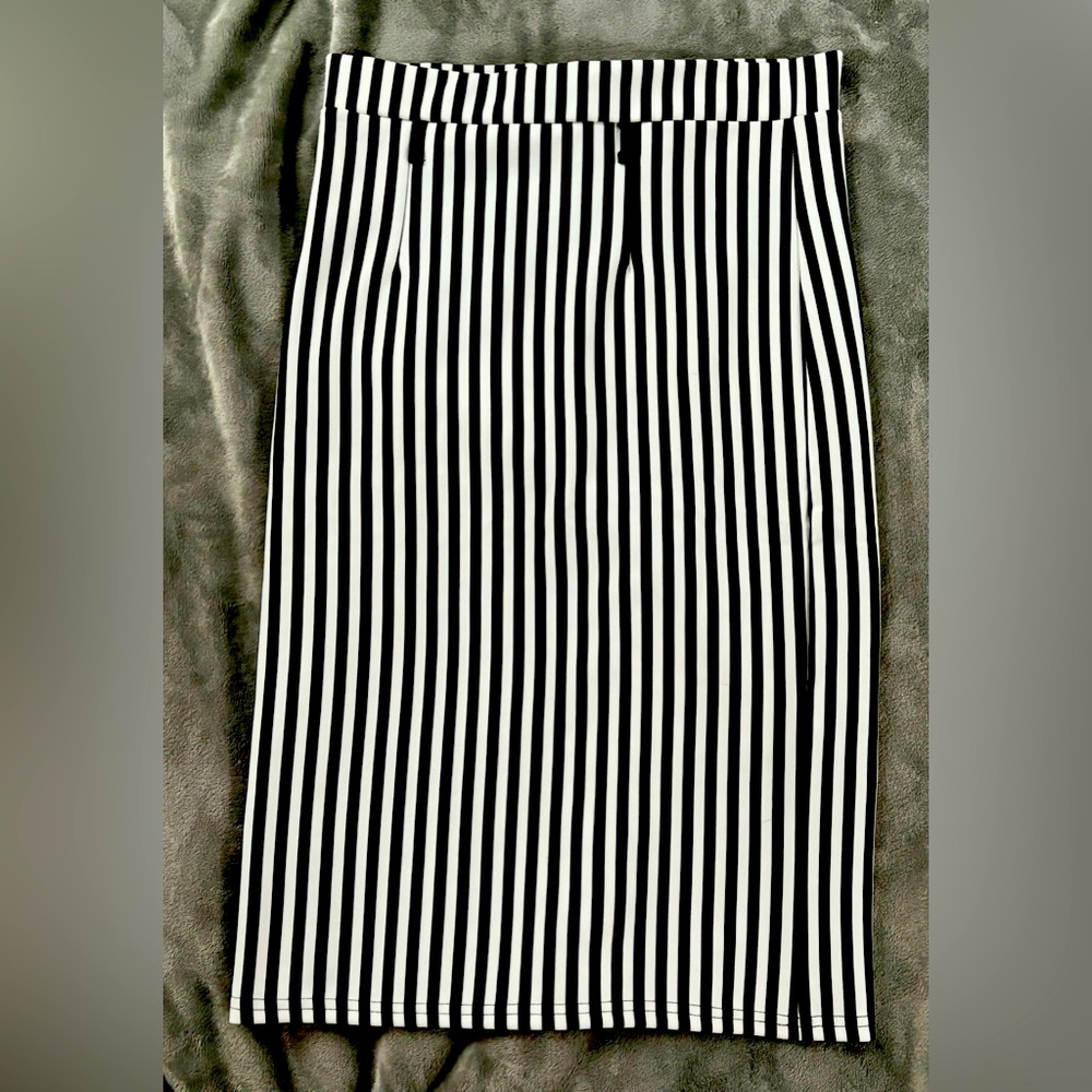Black & White Striped Stretchy Pencil Skirt Size 12